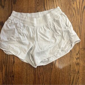 Lululemon women’s Hotty Hot shorts 4” size 8